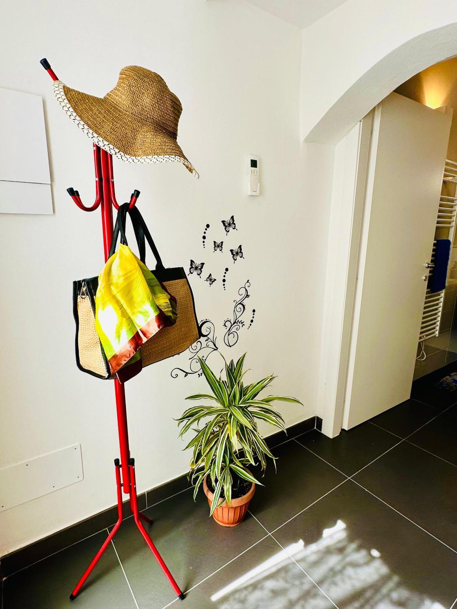Butterfly House Apartment ลาสเปเซีย ภายนอก รูปภาพ